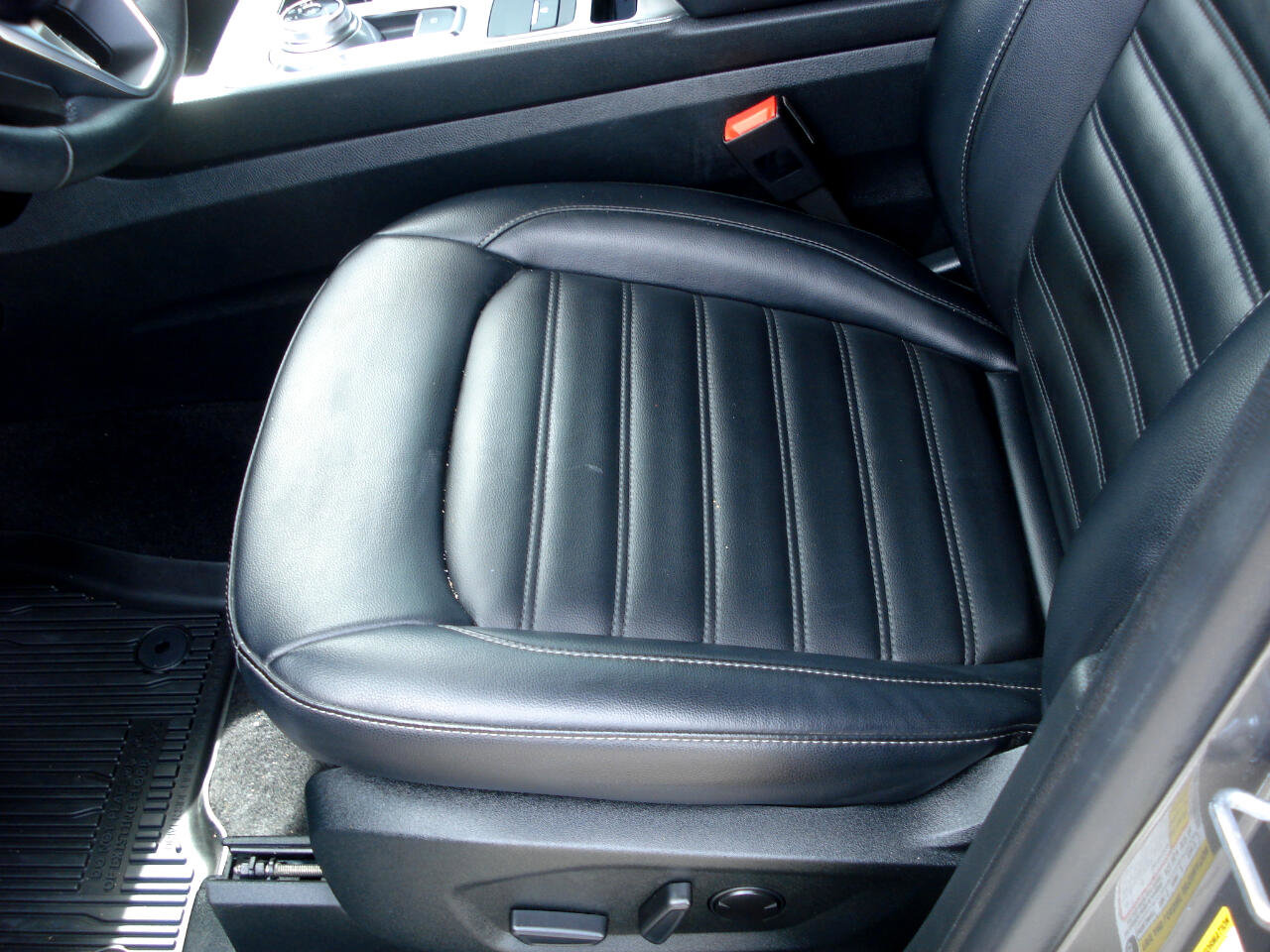 Used 2022 Ford Edge SEL w/ Cargo Accessory Package image 15