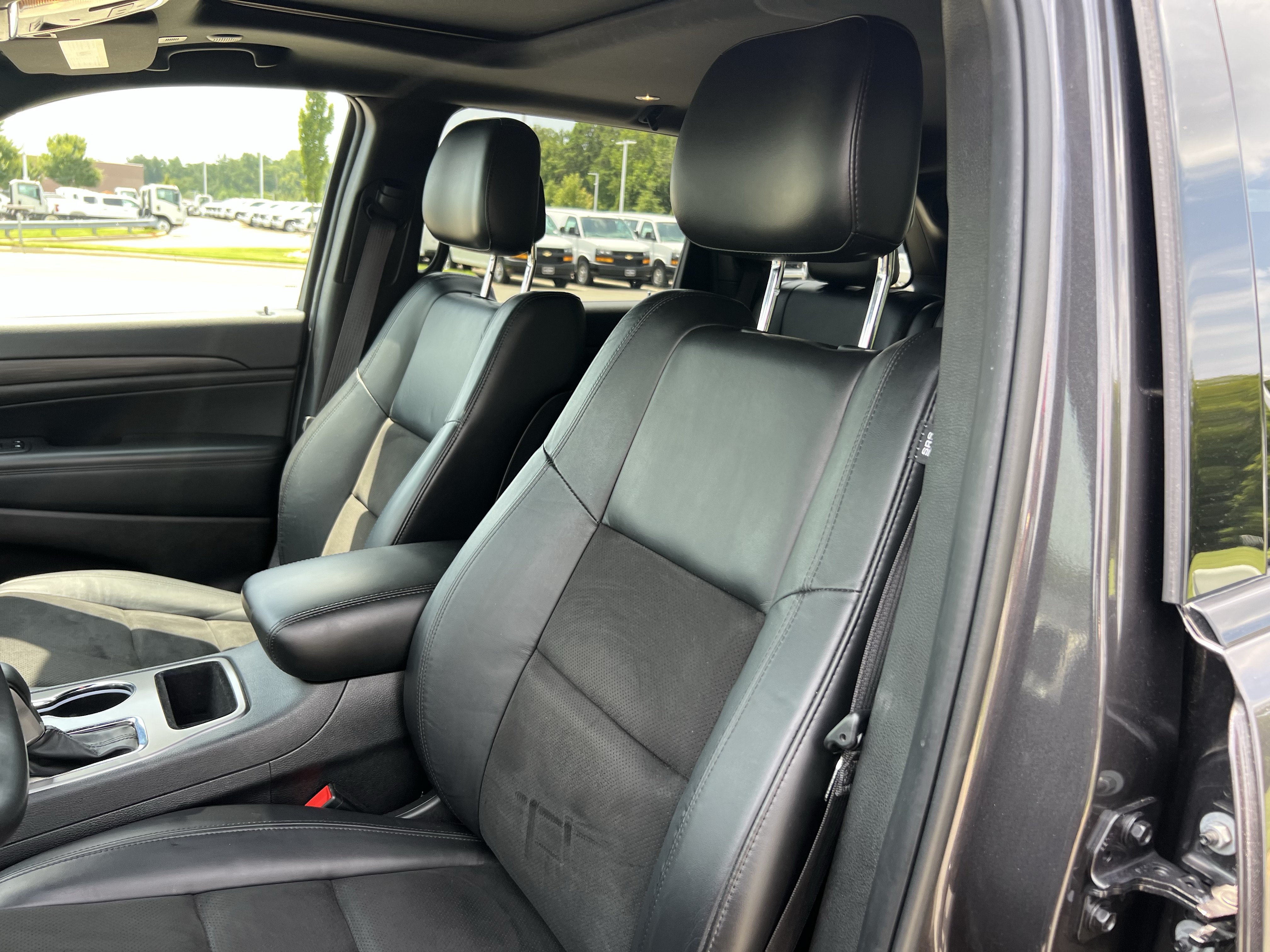 Used 2021 Jeep Grand Cherokee Laredo X AWD/4WD image 18