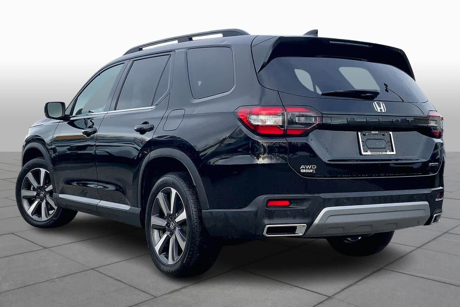 Used 2023 Honda Pilot Touring image 12