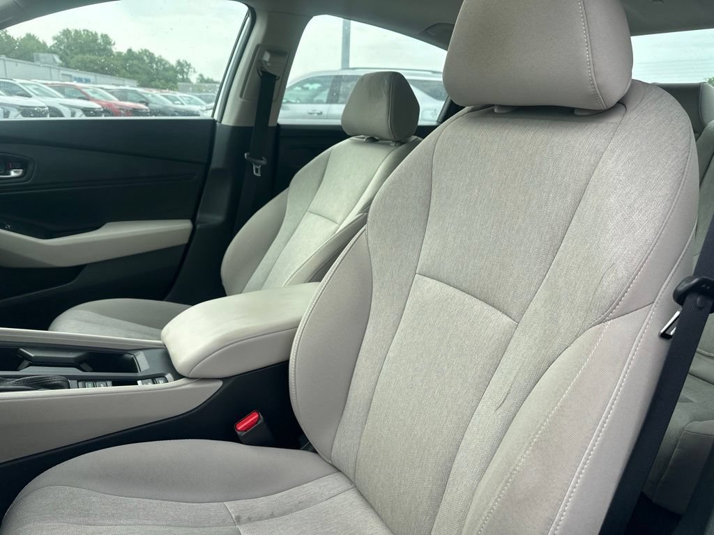 Used 2023 Honda Accord EX image 11