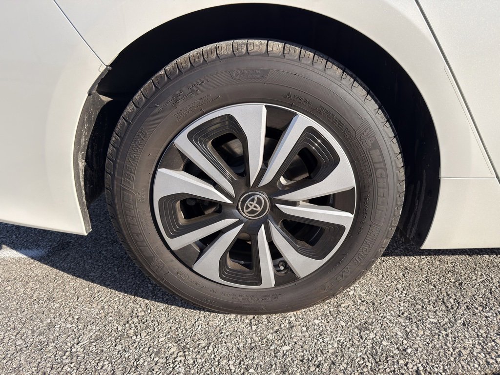 Used 2018 Toyota Prius Prime Premium image 19