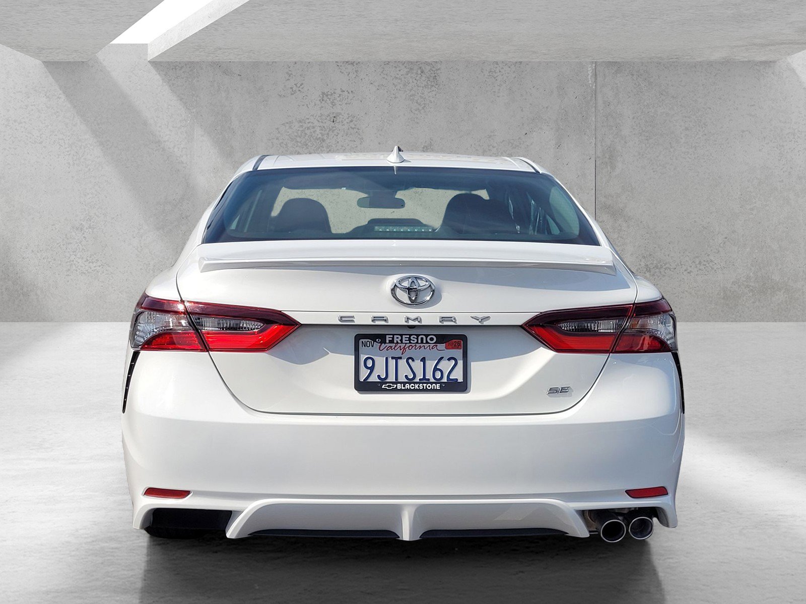 Used 2024 Toyota Camry SE image 5