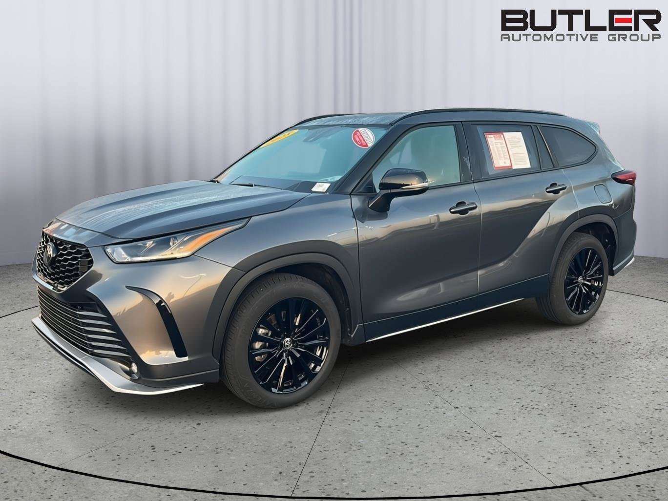 Certified 2025 Toyota Highlander XSE AWD/4WD image 2