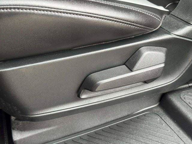 Used 2024 Ford Explorer XLT w/ Equipment Group 202A RWD image 41