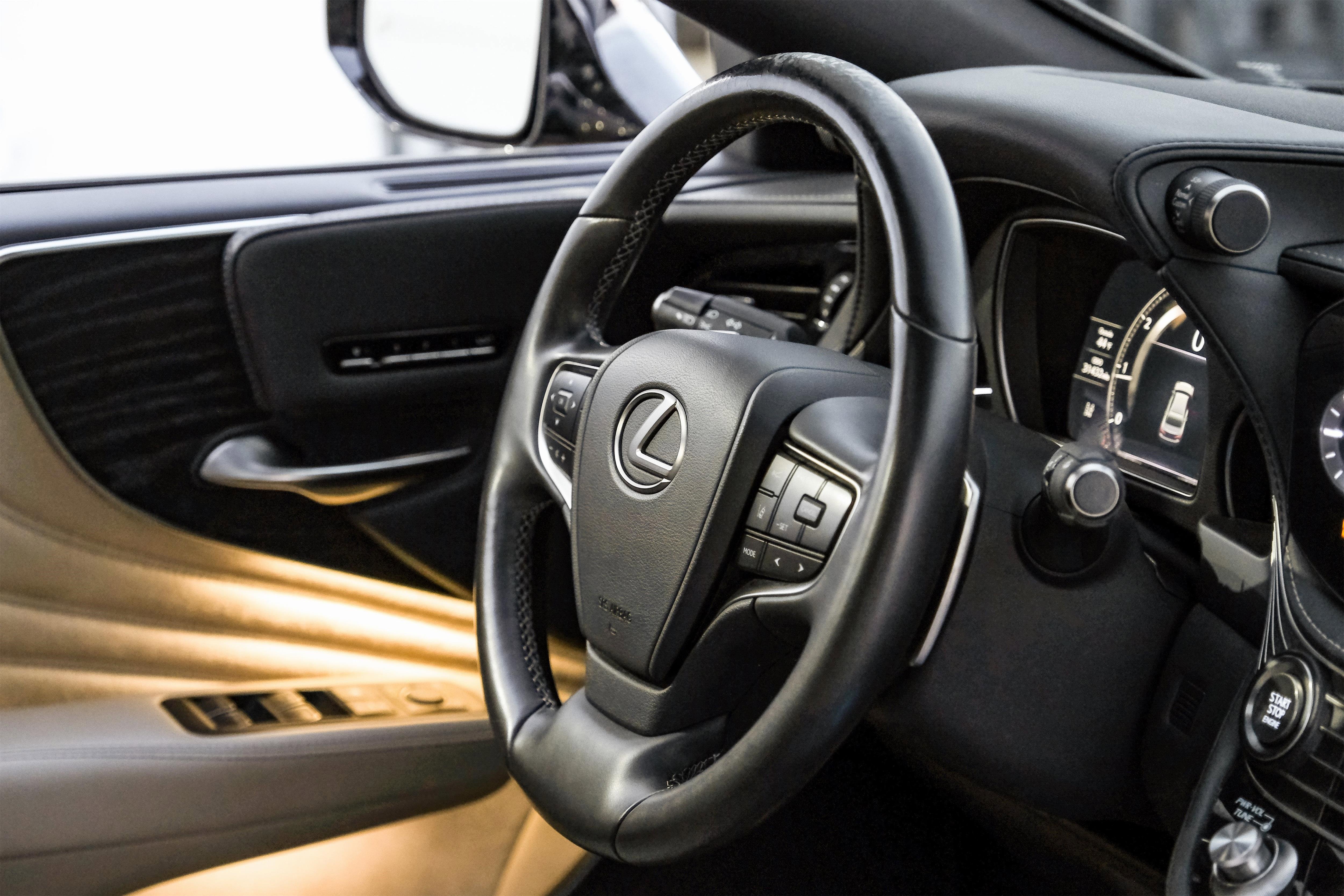 Used 2021 Lexus LS 500 w/ Accessory Package (Z1) image 13