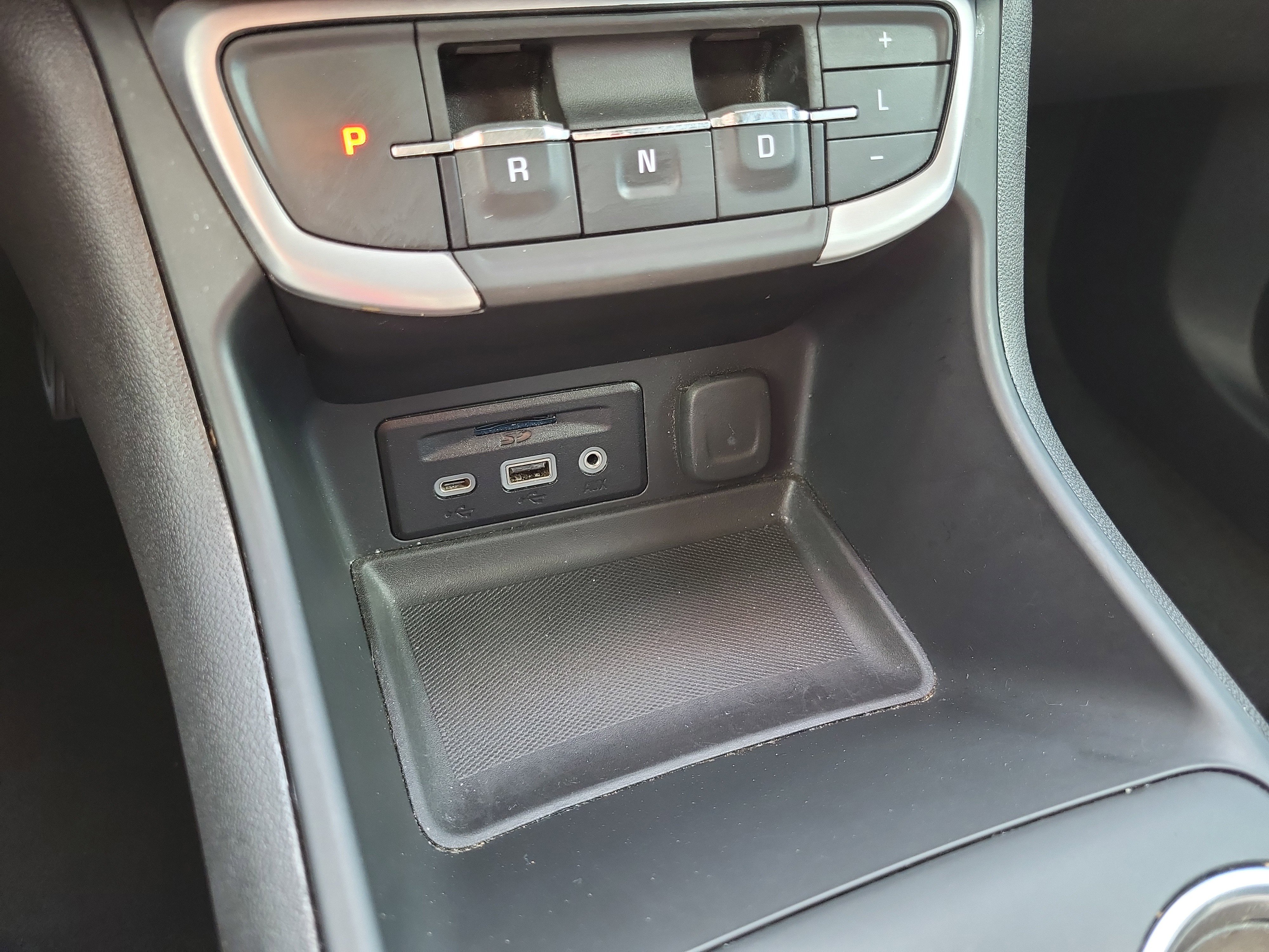 Used 2024 GMC Terrain SLT FWD image 24