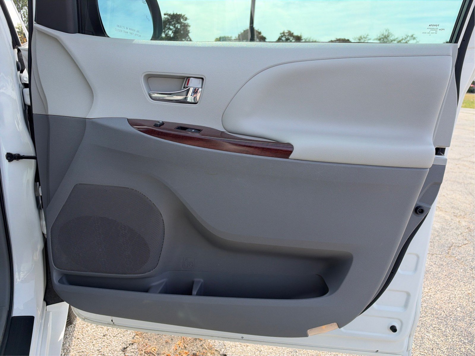 Used 2014 Toyota Sienna XLE FWD image 22