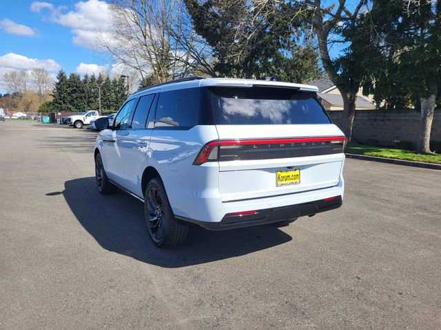 New 2026 Lincoln Navigator Reserve w/ Jet Appearance Package AWD/4WD image 3