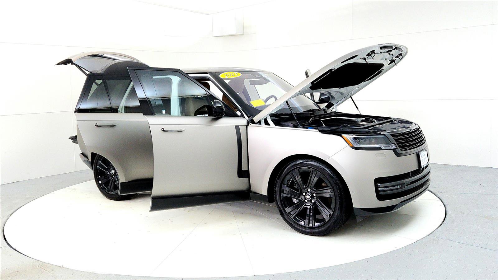 Used 2023 Land Rover Range Rover SE image 12