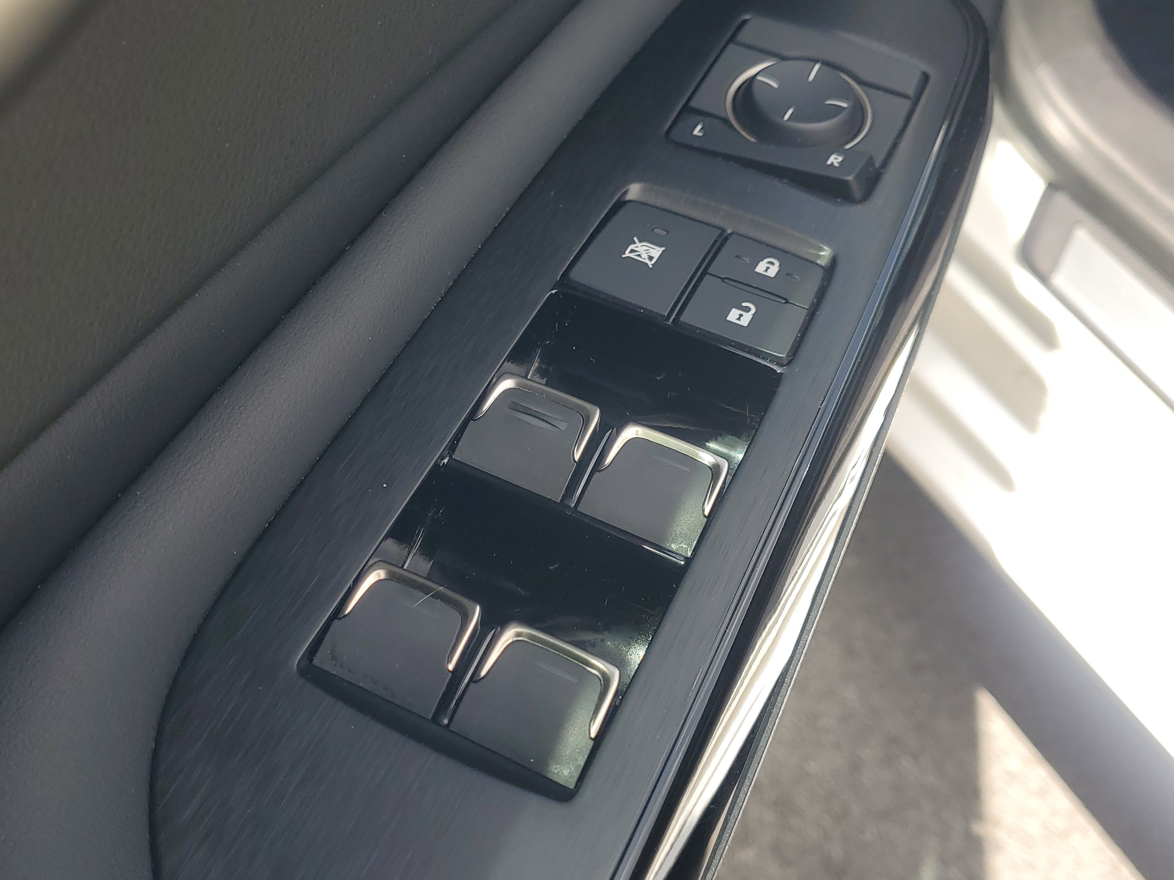 Certified 2023 Lexus ES 350 w/ Accessory Package (Z2) FWD image 18