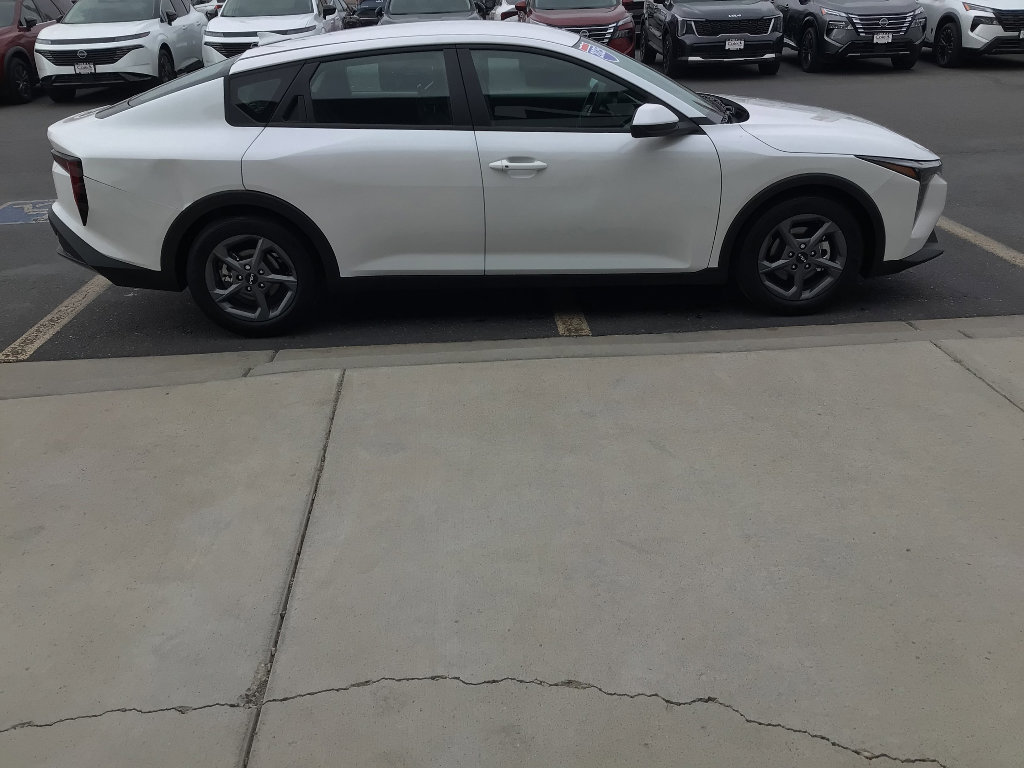 Used 2025 Kia K4 LXS image 6