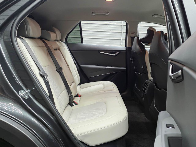 Used 2024 Kia Niro EX FWD image 17