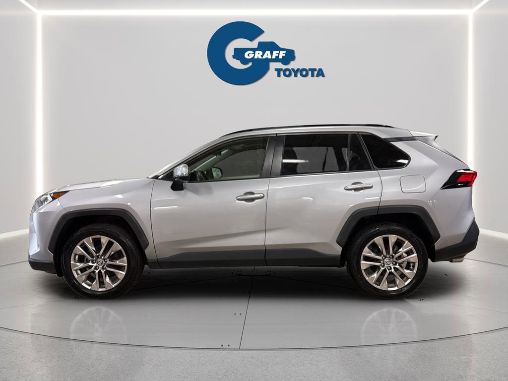 Used 2021 Toyota RAV4 XLE Premium FWD image 3