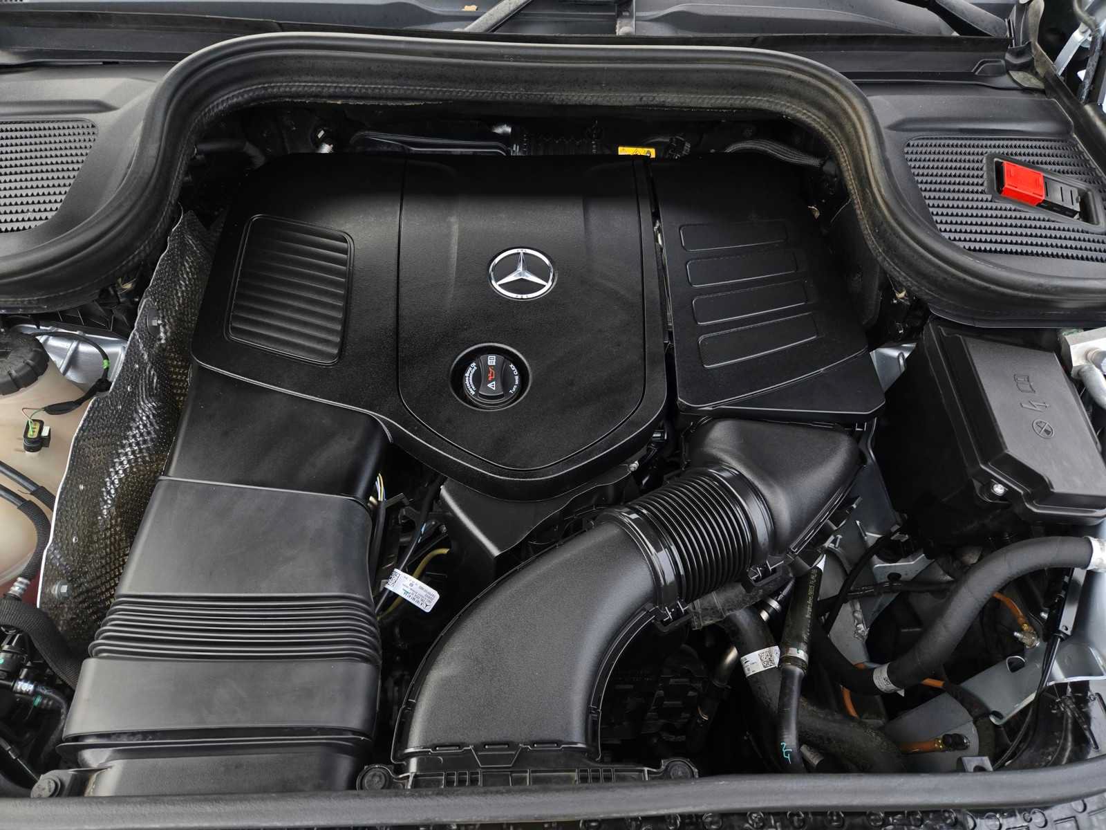 Used 2025 Mercedes-Benz GLE 350 4MATIC w/ Driver Assistance Package image 31