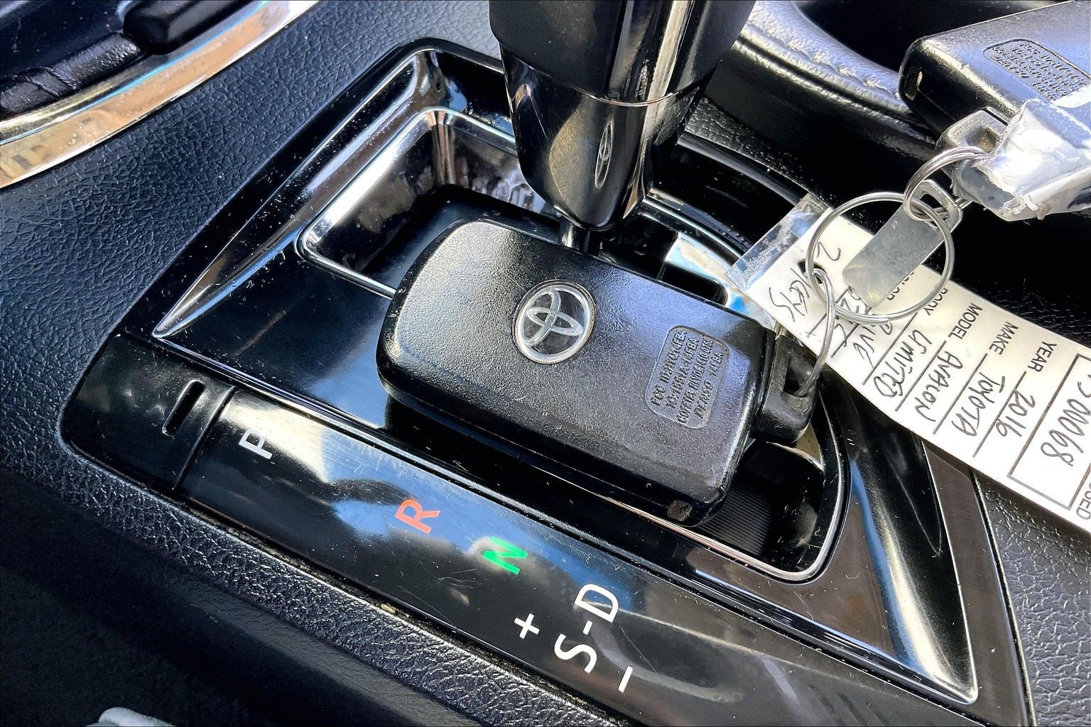 Used 2016 Toyota Avalon Limited FWD image 13