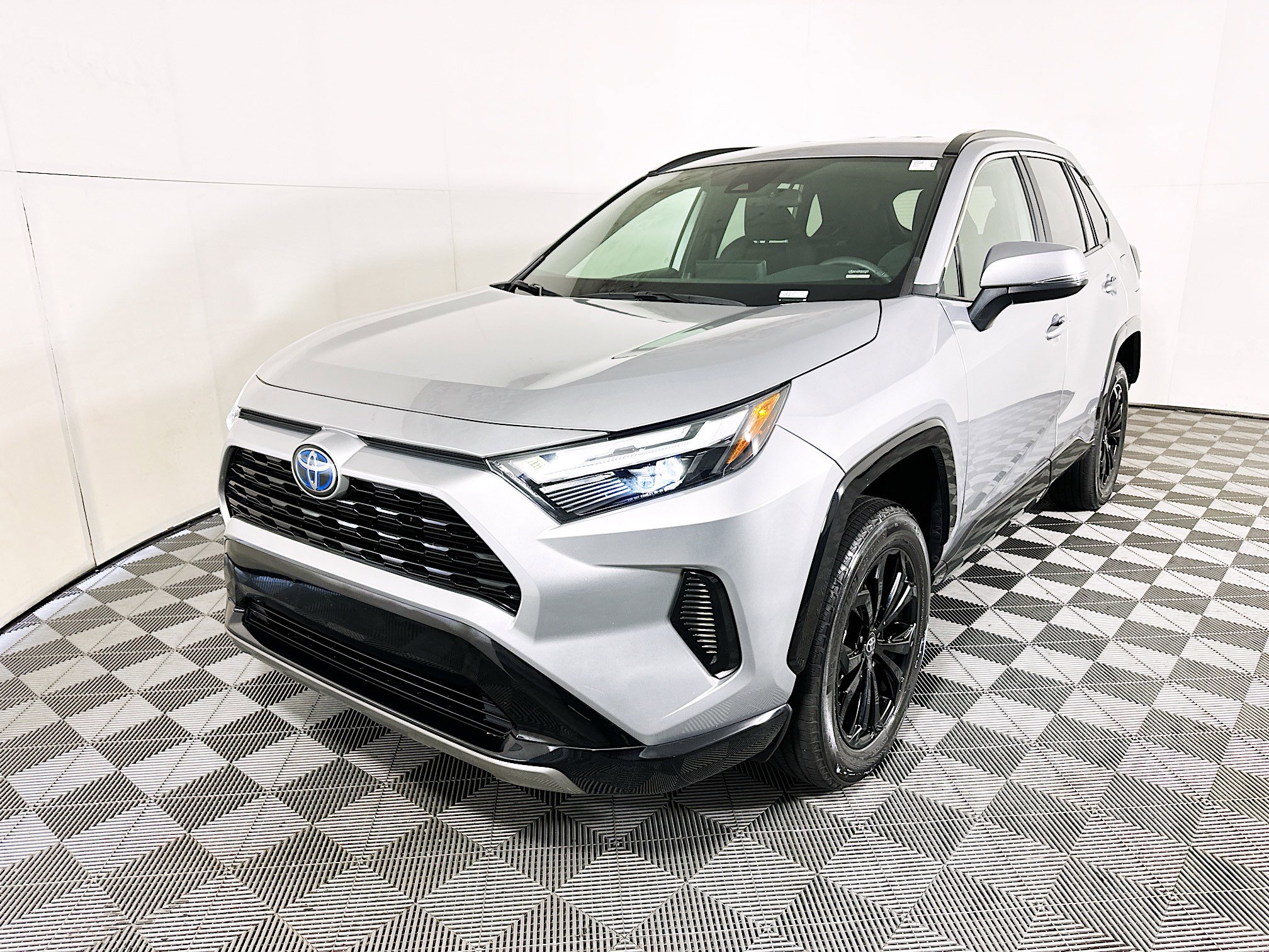 Used 2023 Toyota RAV4 SE AWD/4WD image 7