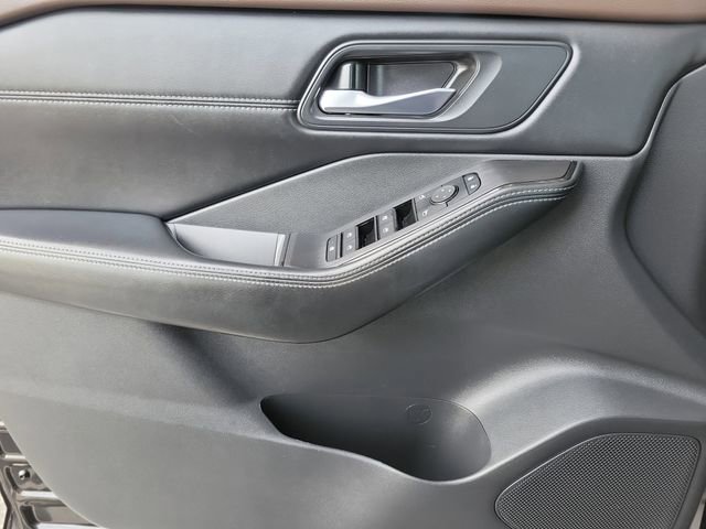 Used 2023 Nissan Rogue SV w/ SV Premium B Package FWD image 21