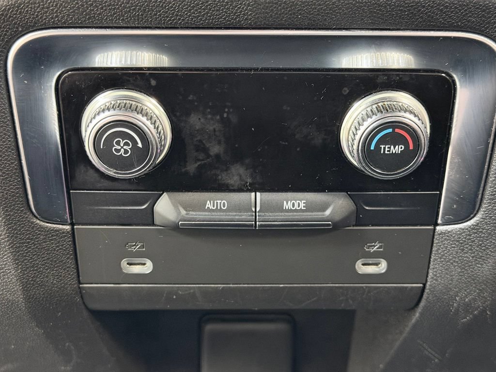 Used 2021 GMC Yukon SLE AWD/4WD image 24