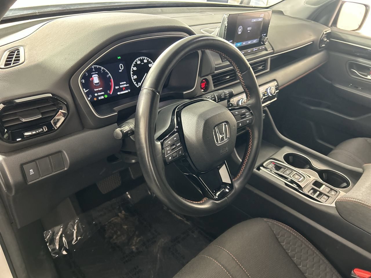 Used 2025 Honda Pilot Sport image 11