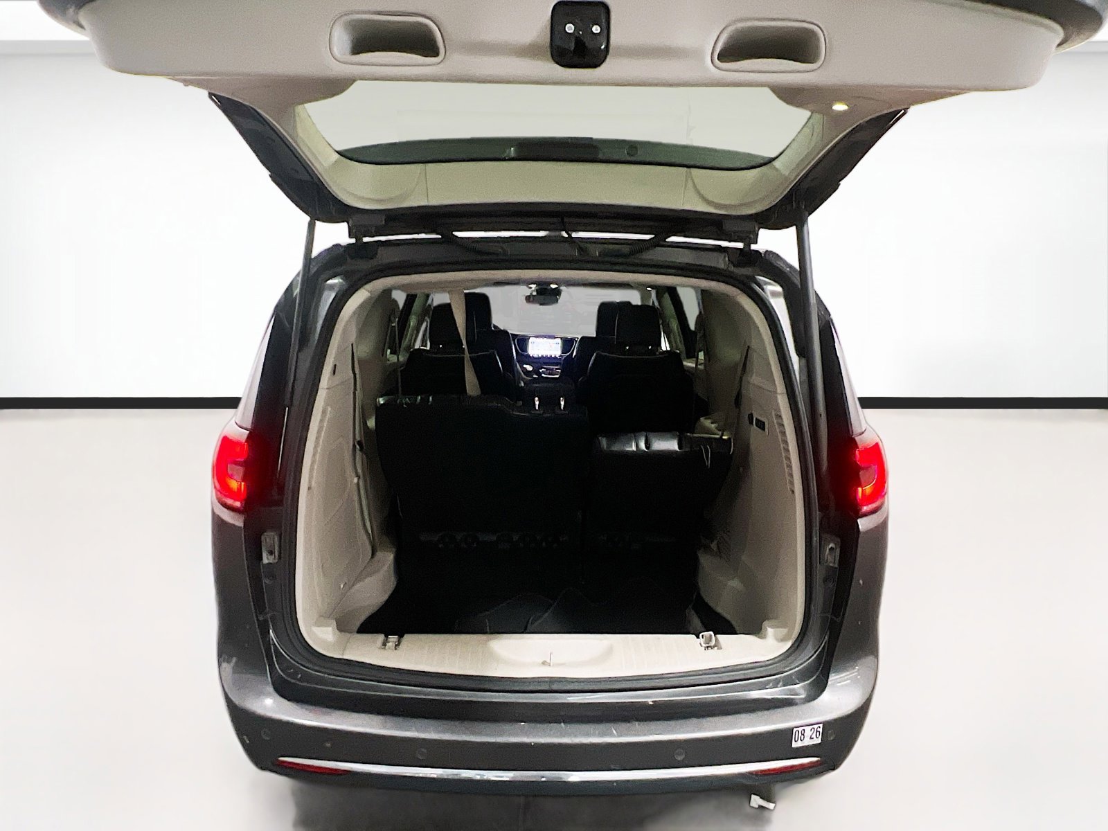 Used 2022 Chrysler Pacifica Limited FWD image 21