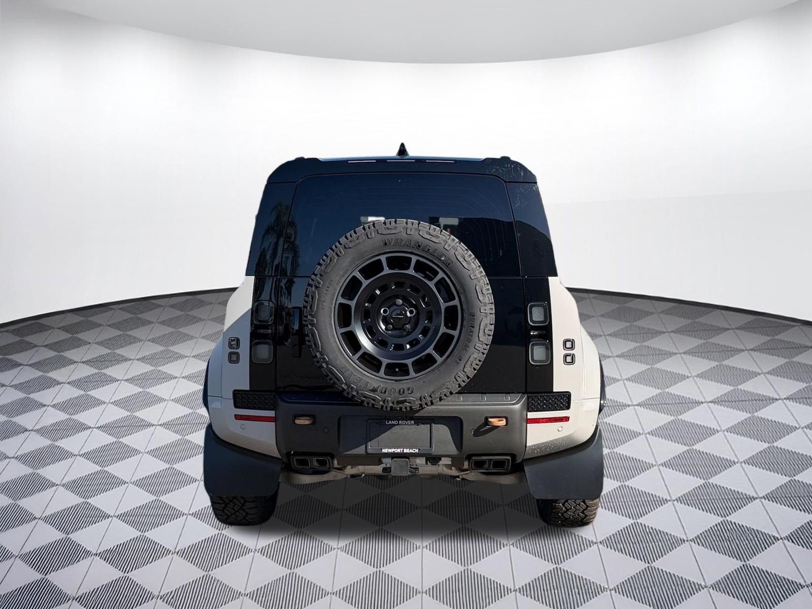 New 2026 Land Rover Defender 110 OCTA AWD/4WD image 10
