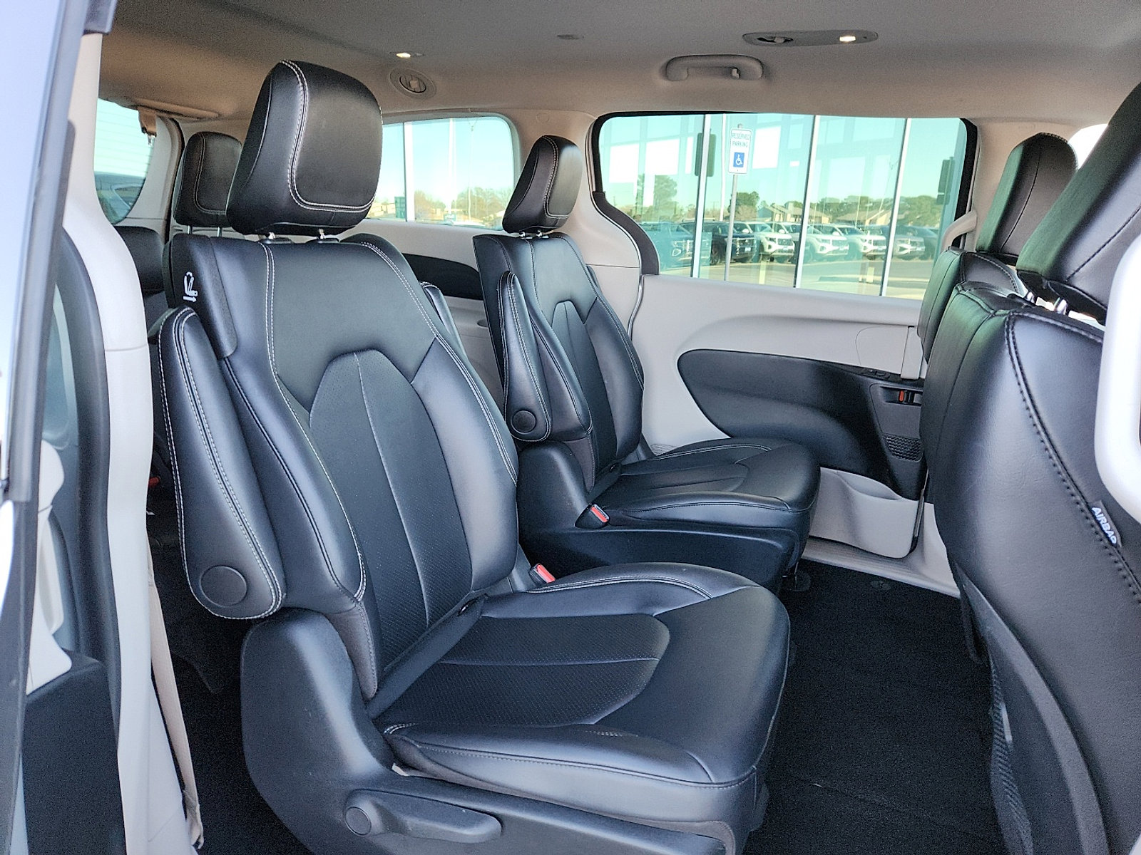 Used 2024 Chrysler Pacifica Limited FWD image 14