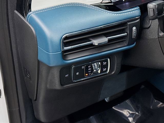 Used 2020 Lincoln Corsair Reserve image 10