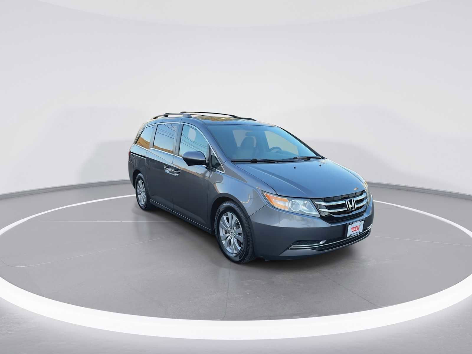 Used 2017 Honda Odyssey SE image 2