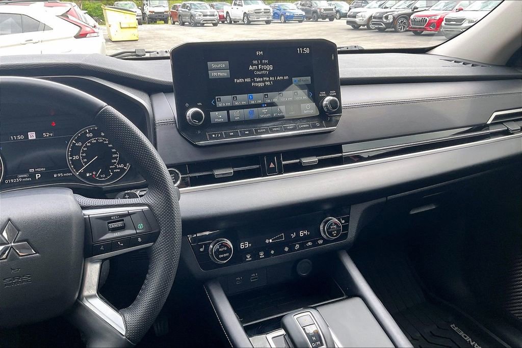 Used 2023 Mitsubishi Outlander SE AWD/4WD image 6