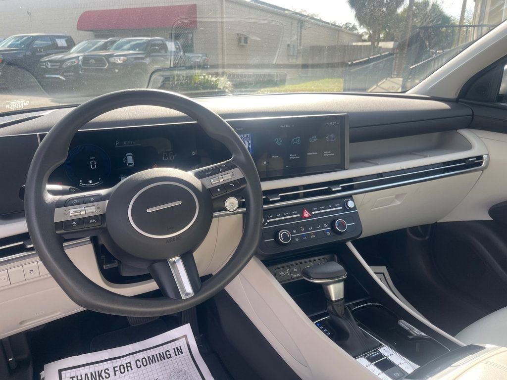 Used 2025 Hyundai Tucson SE image 11