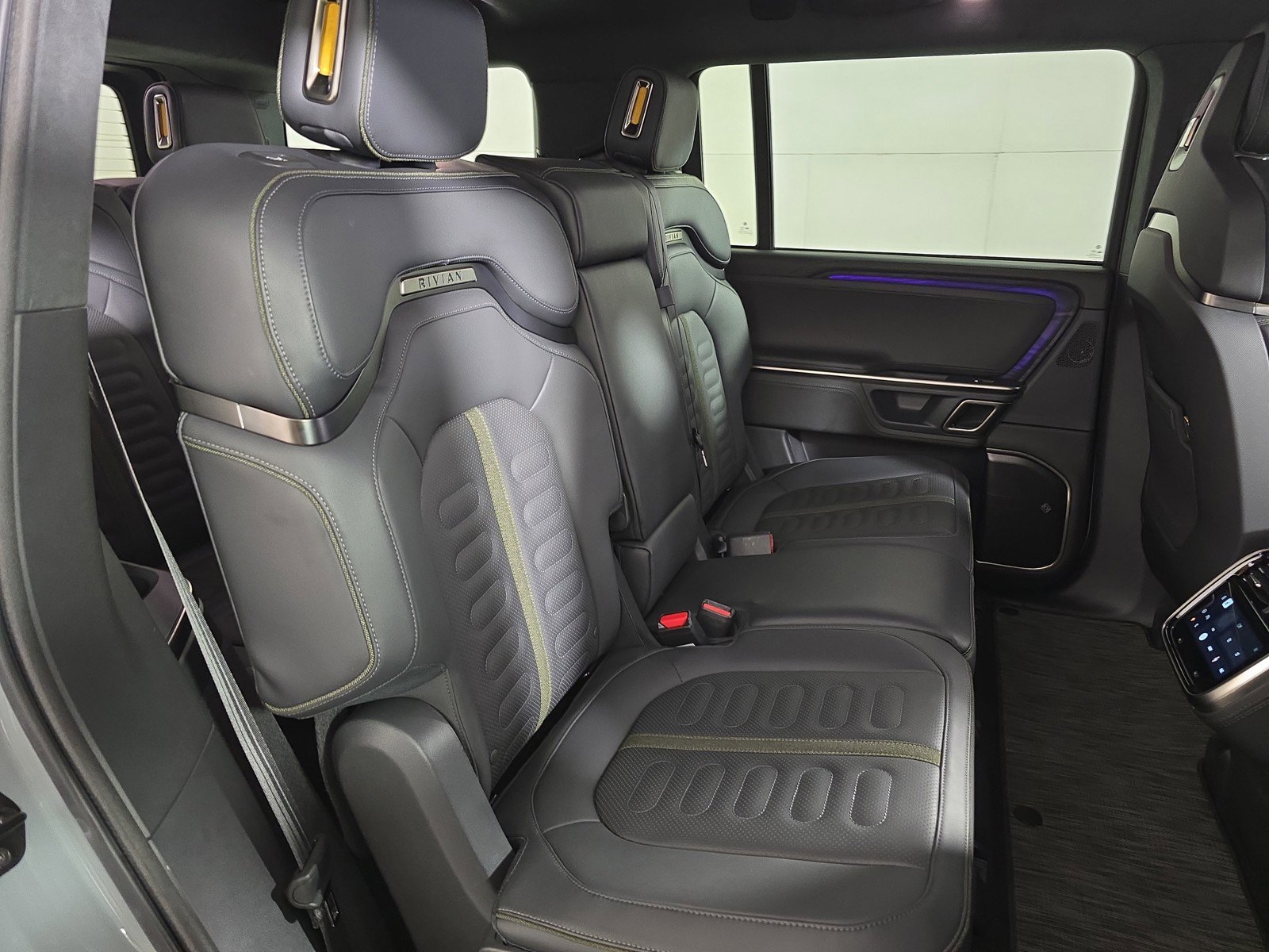 Used 2024 Rivian R1S Adventure AWD/4WD image 23