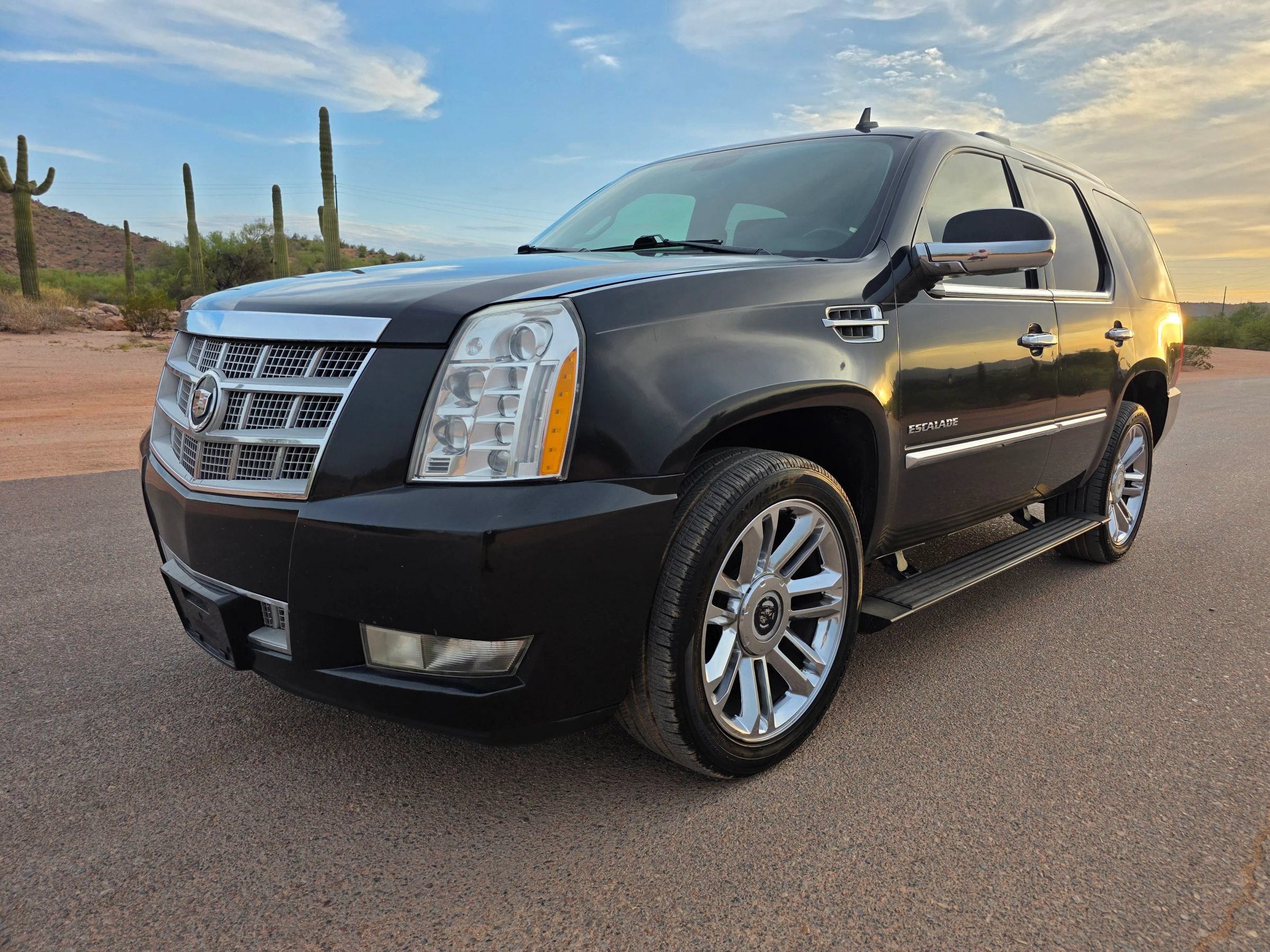 Used 2013 Cadillac Escalade Platinum AWD/4WD image 1