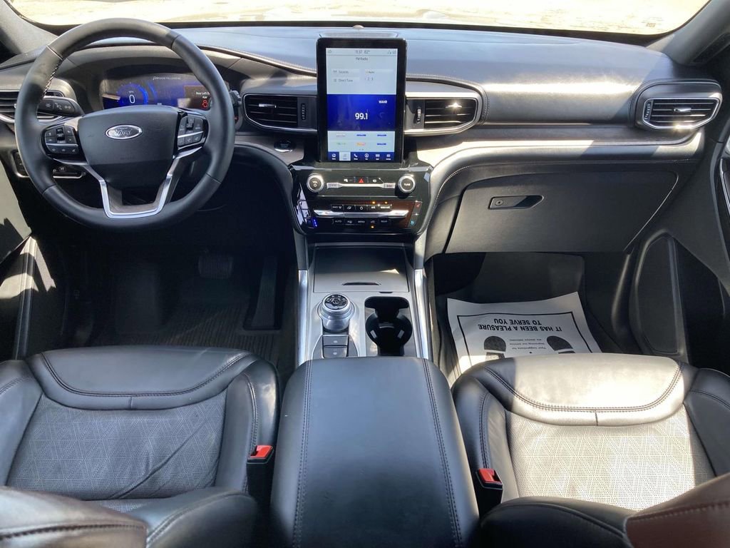 Used 2023 Ford Explorer Platinum w/ Technology Package AWD/4WD image 18