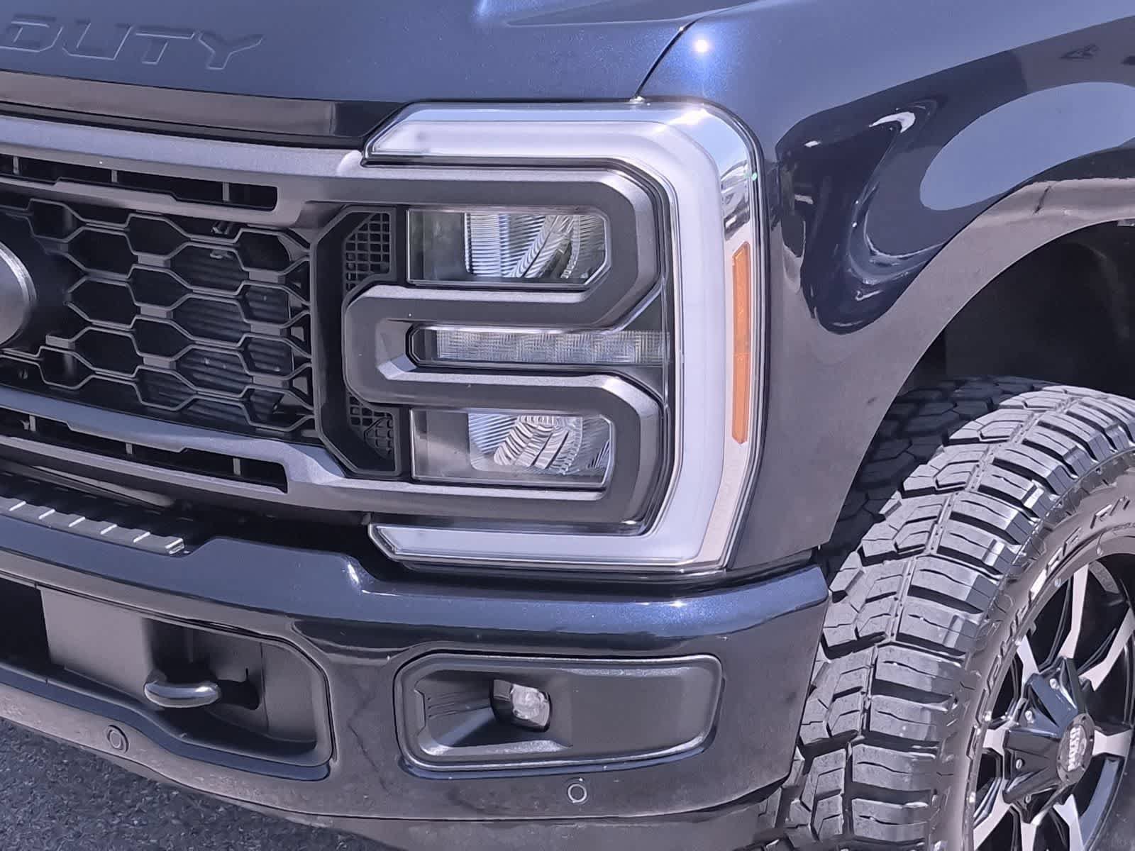 Used 2023 Ford F350 Lariat w/ Lariat Ultimate Package AWD/4WD image 11