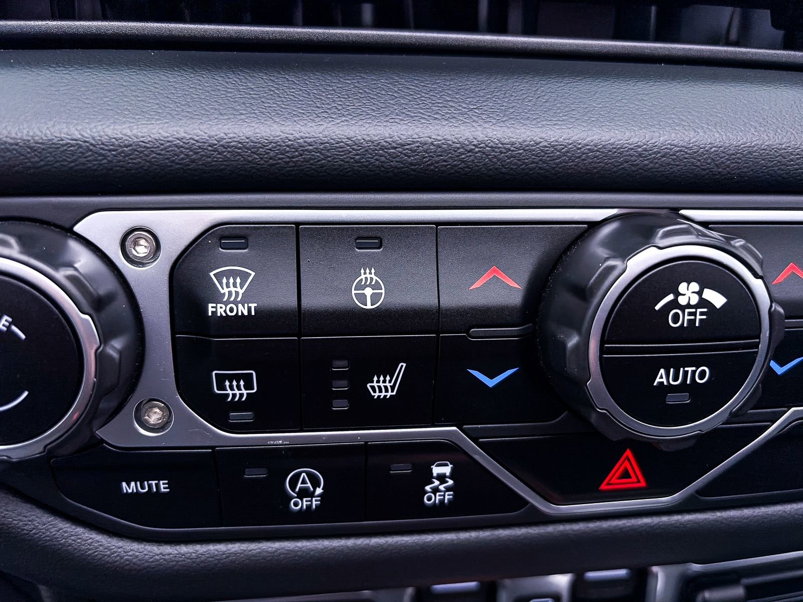 Used 2024 Jeep Wrangler Sahara w/ Technology Group image 25