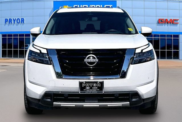 Used 2024 Nissan Pathfinder Platinum w/ Cargo Package AWD/4WD image 2