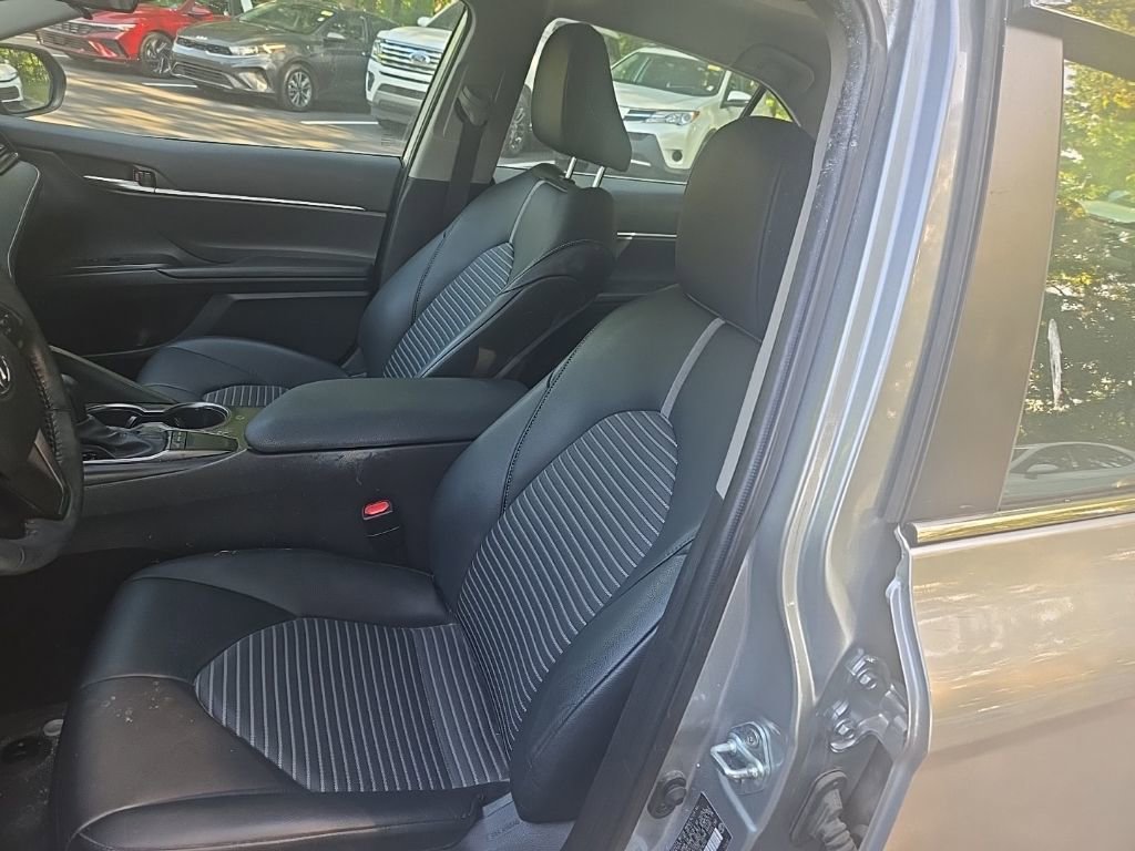 Used 2023 Toyota Camry SE FWD image 2