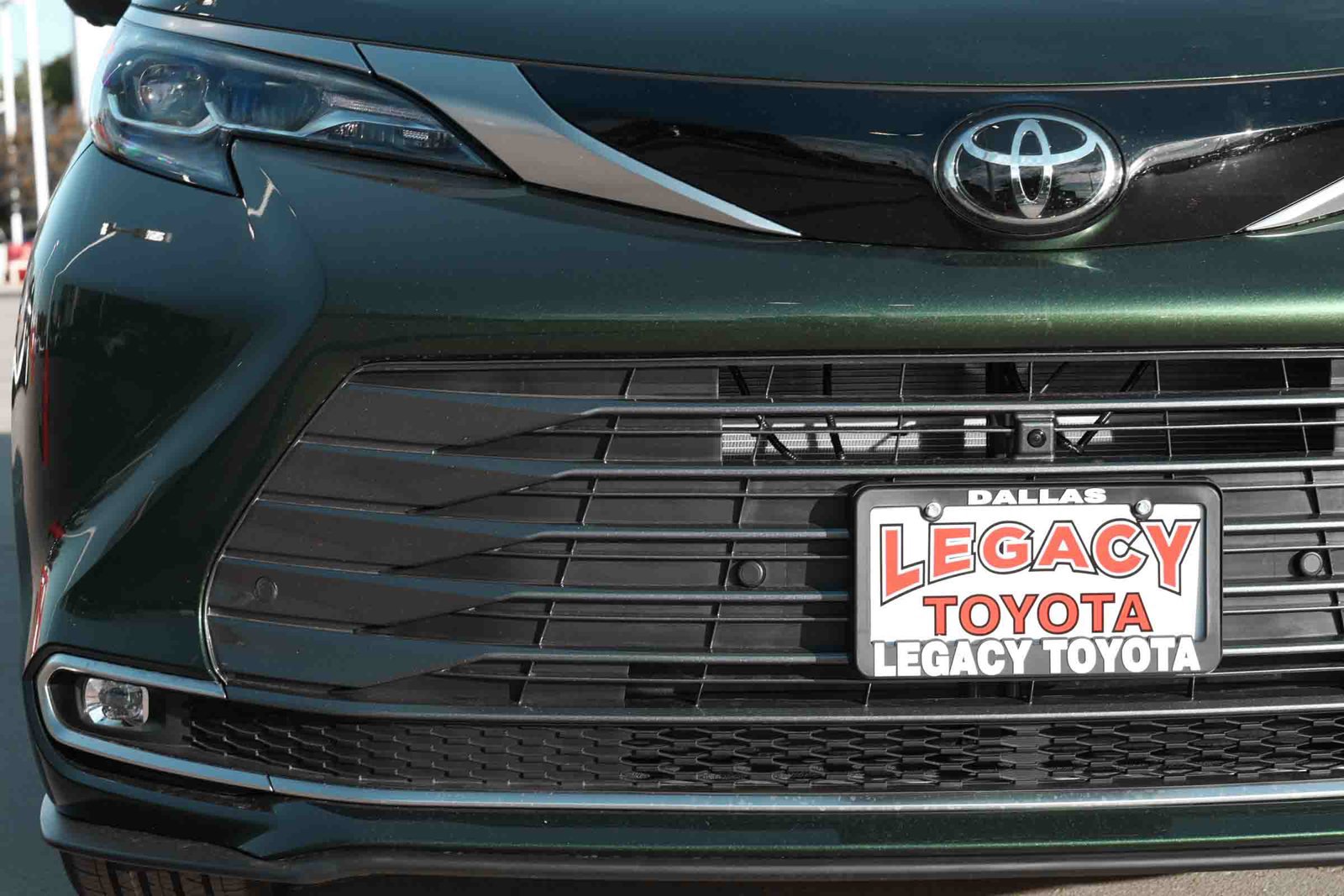 New 2026 Toyota Sienna Platinum AWD/4WD image 9