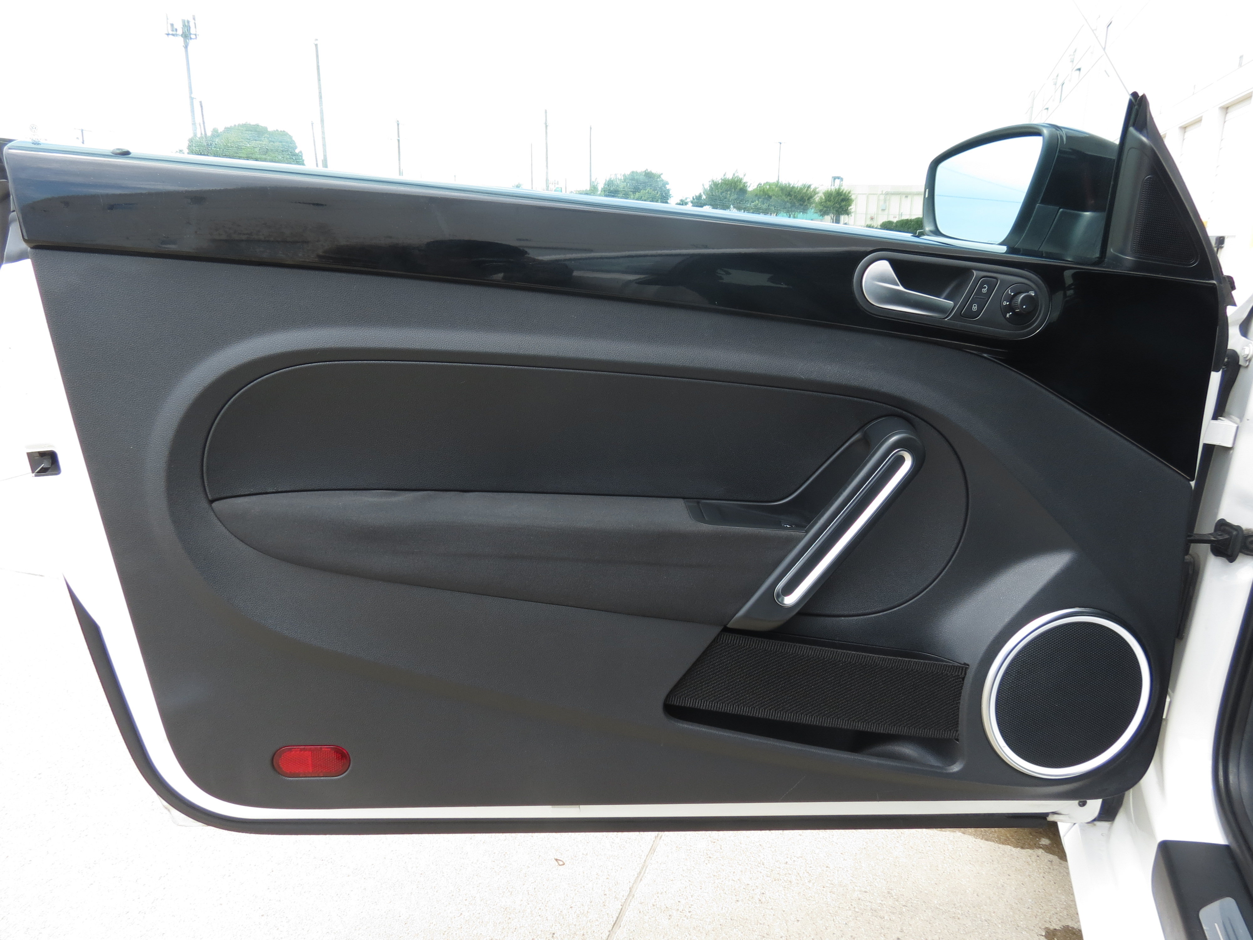 Used 2012 Volkswagen Beetle Turbo FWD image 19