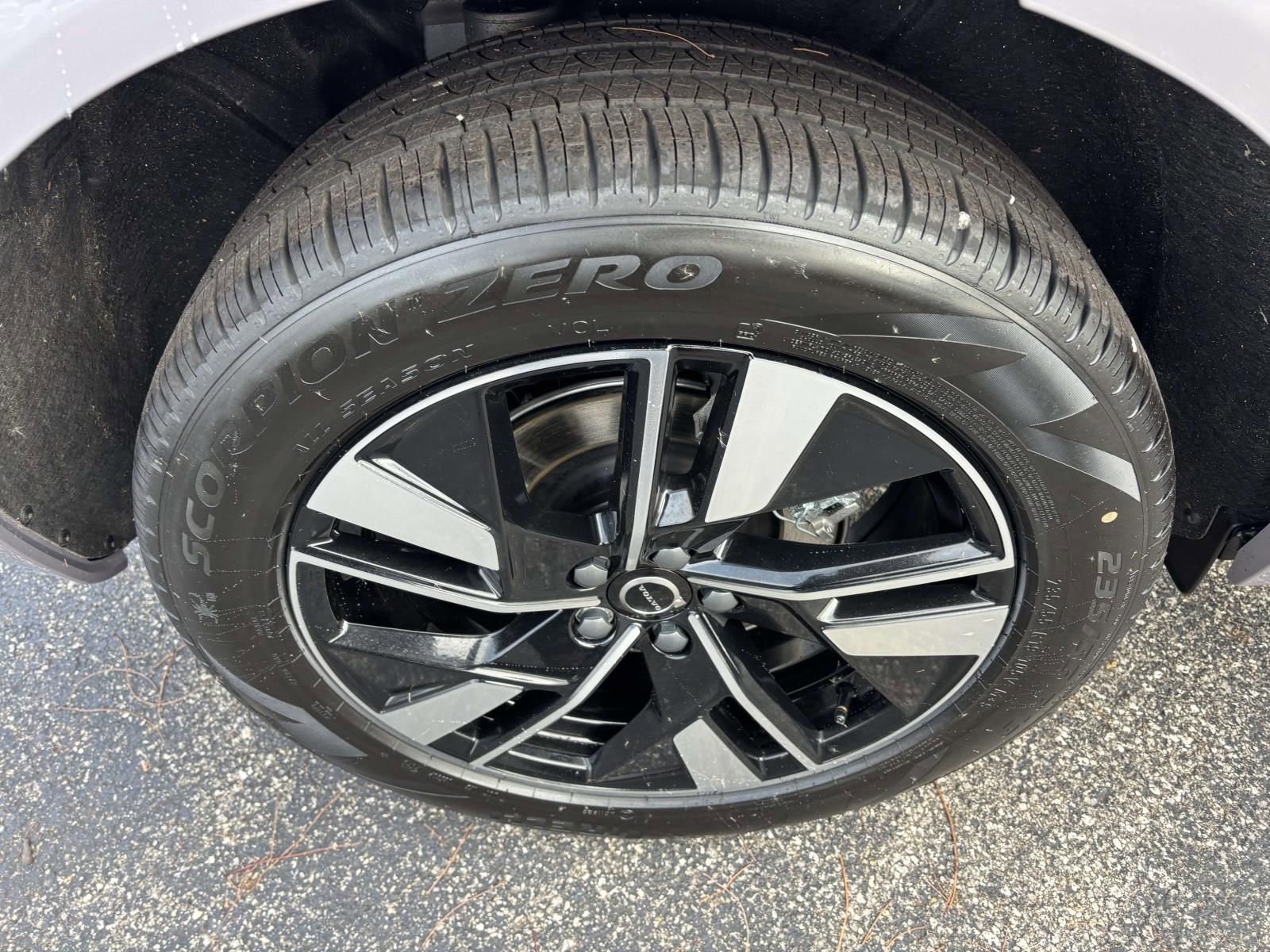 New 2026 Volvo XC60 B5 Plus w/ Protection Package Premier AWD/4WD image 10