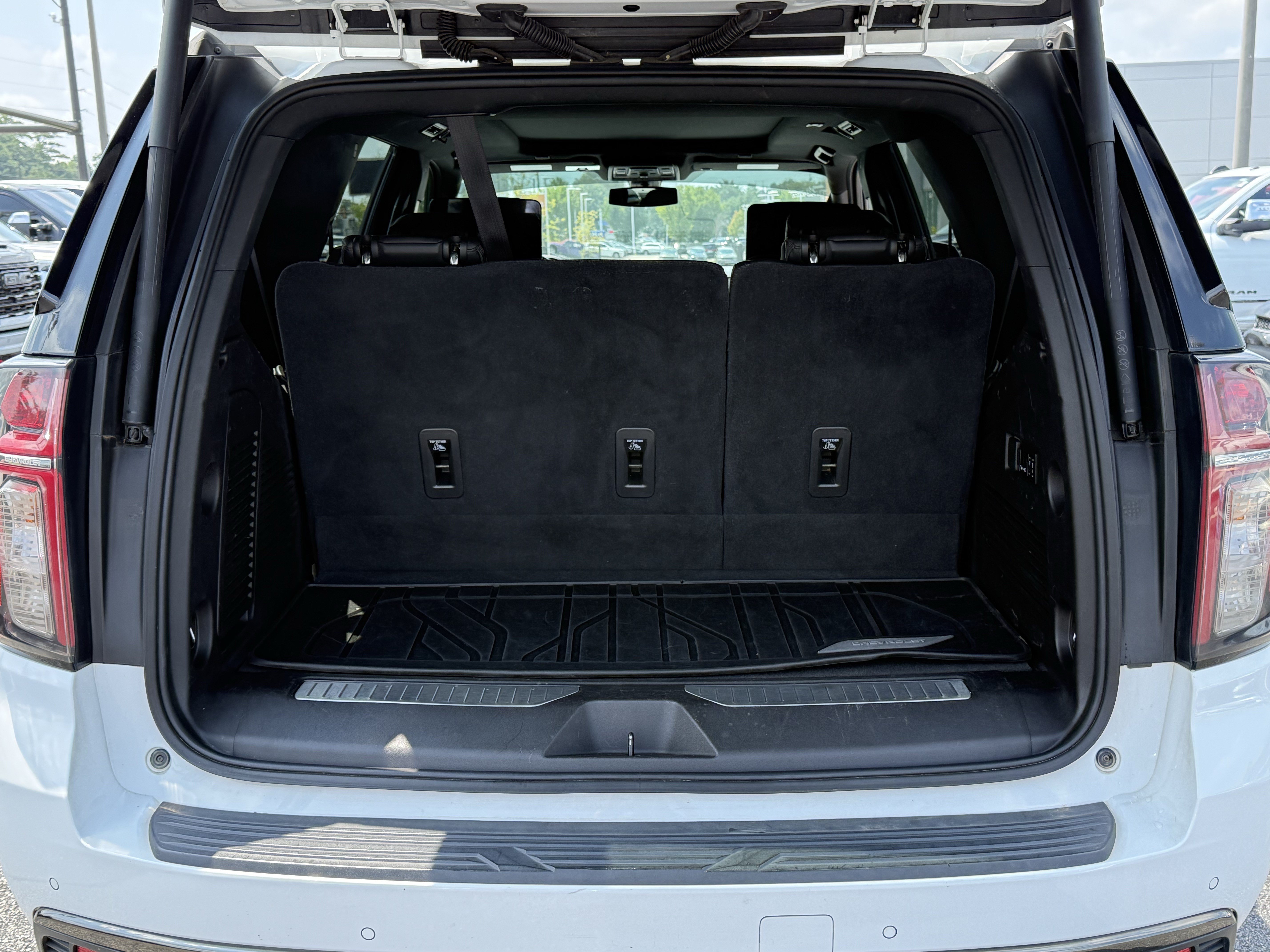 Used 2021 Chevrolet Tahoe RST w/ Luxury Package RWD image 36