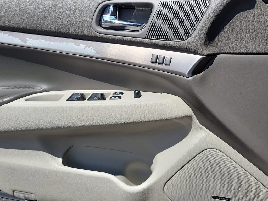 Used 2011 INFINITI G37 x Sedan w/ Premium Pkg AWD/4WD image 9