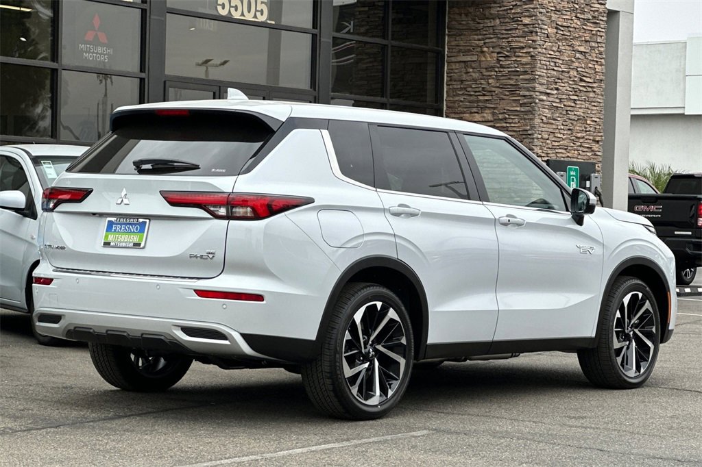 New 2025 Mitsubishi Outlander SE image 5