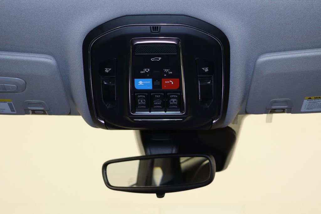 Used 2023 Jeep Grand Cherokee Limited AWD/4WD image 25