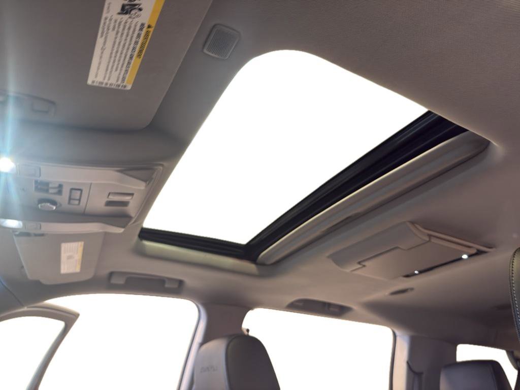 Used 2018 GMC Yukon XL Denali w/ Denali Ultimate Package image 15