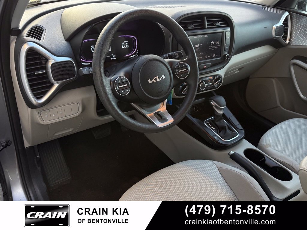 Used 2025 Kia Soul LX w/ LX Technology Package FWD image 9