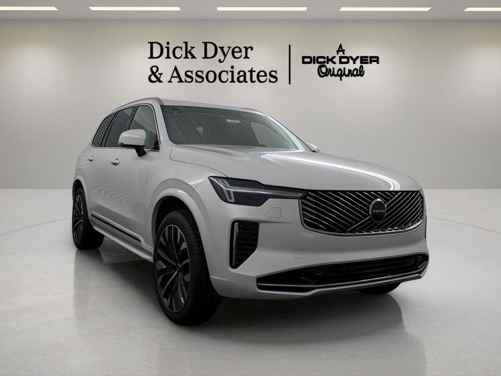 New 2026 Volvo XC90 B5 Core w/ Protection Package Premier image 9