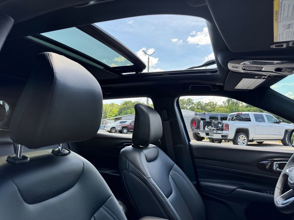 New 2025 Jeep Compass Limited w/ Sun & Sound Group AWD/4WD image 16