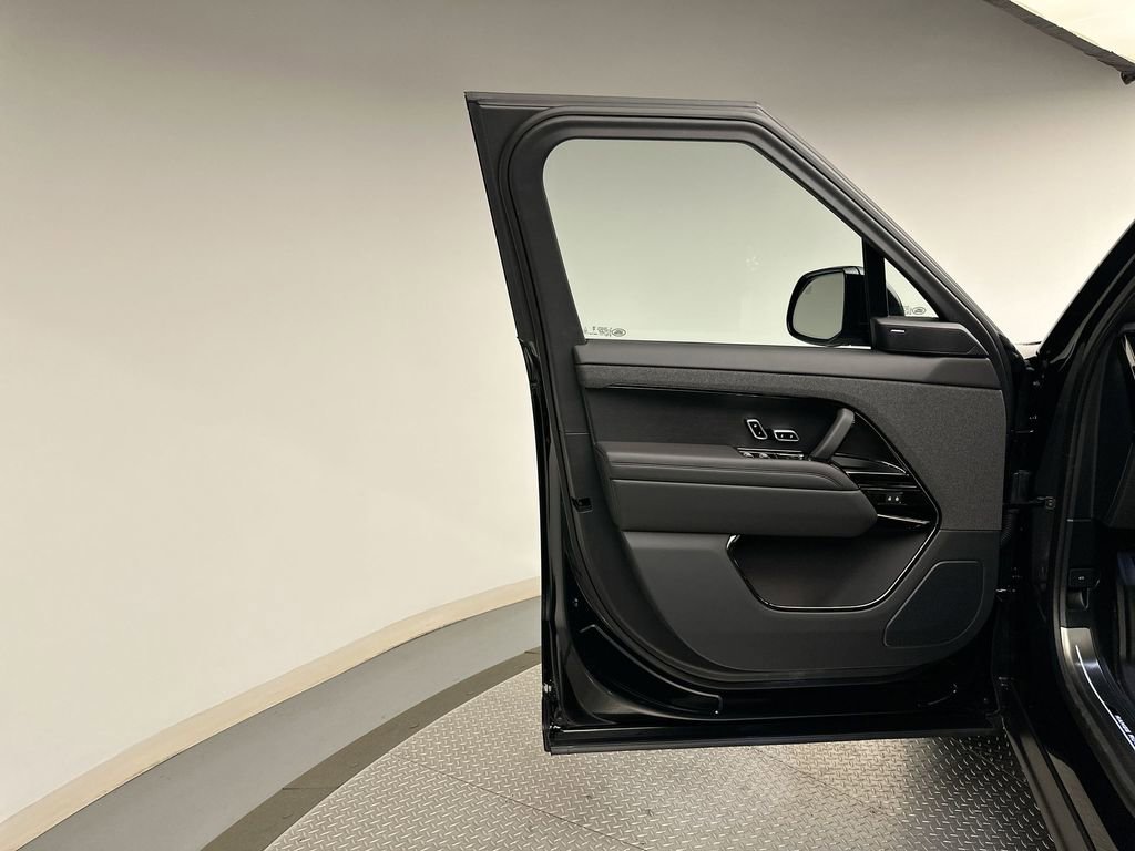 New 2025 Land Rover Range Rover Sport SE image 8
