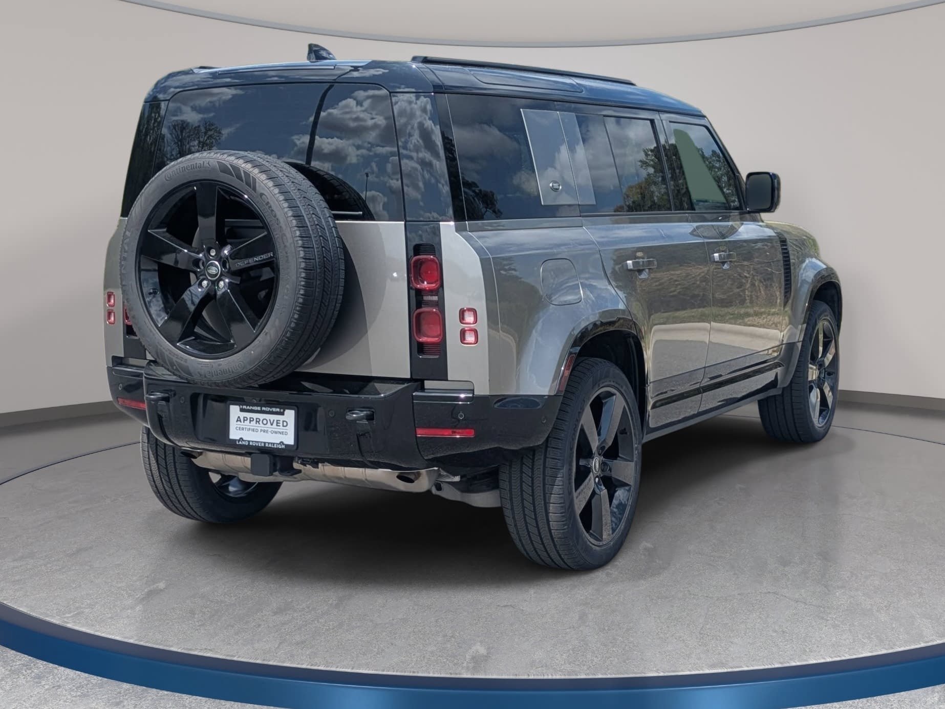 Certified 2024 Land Rover Defender 110 X-Dynamic SE AWD/4WD image 5